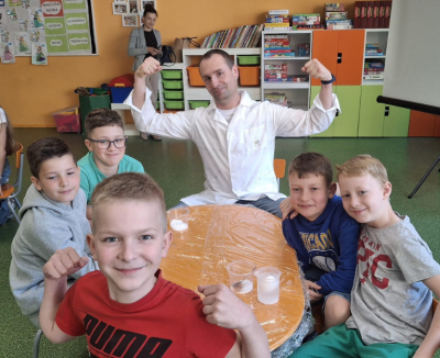 Eksperymentalna środa w Trójce - suchy lód i jajko strongman
